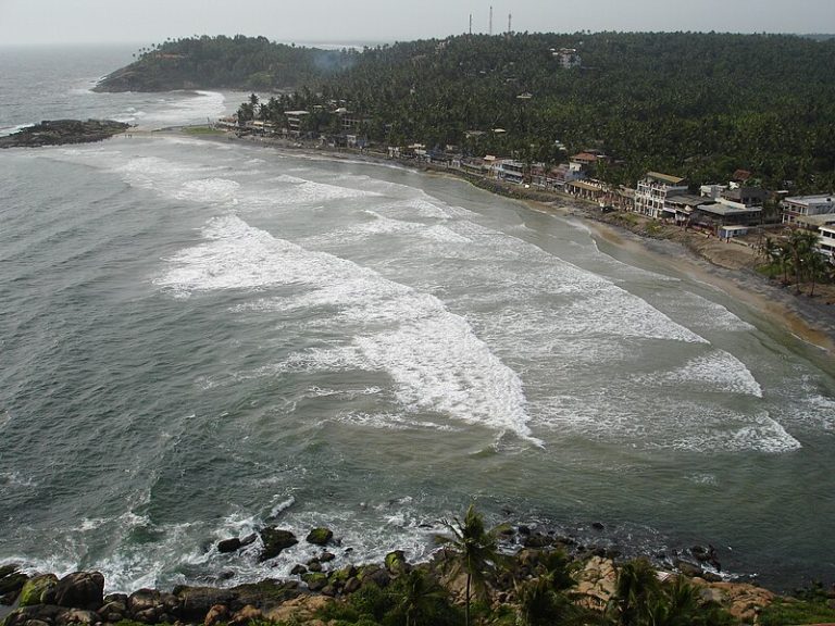 Kovalam_Beach_Light_House_Trivandrum_Kerala_Tour_Packages