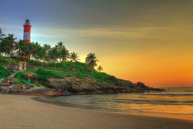 Kovalam_Beach_Trivandrum_Kerala_Tour_Packages